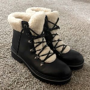 Size 9 Tommy Hilfiger fur lined boots